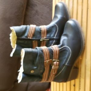 Womens black boots with faux fur lining 38